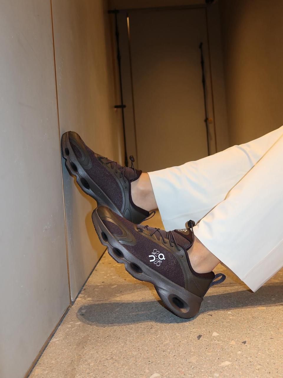 On Running Cloudsolo LOEWE Dark Brown Black