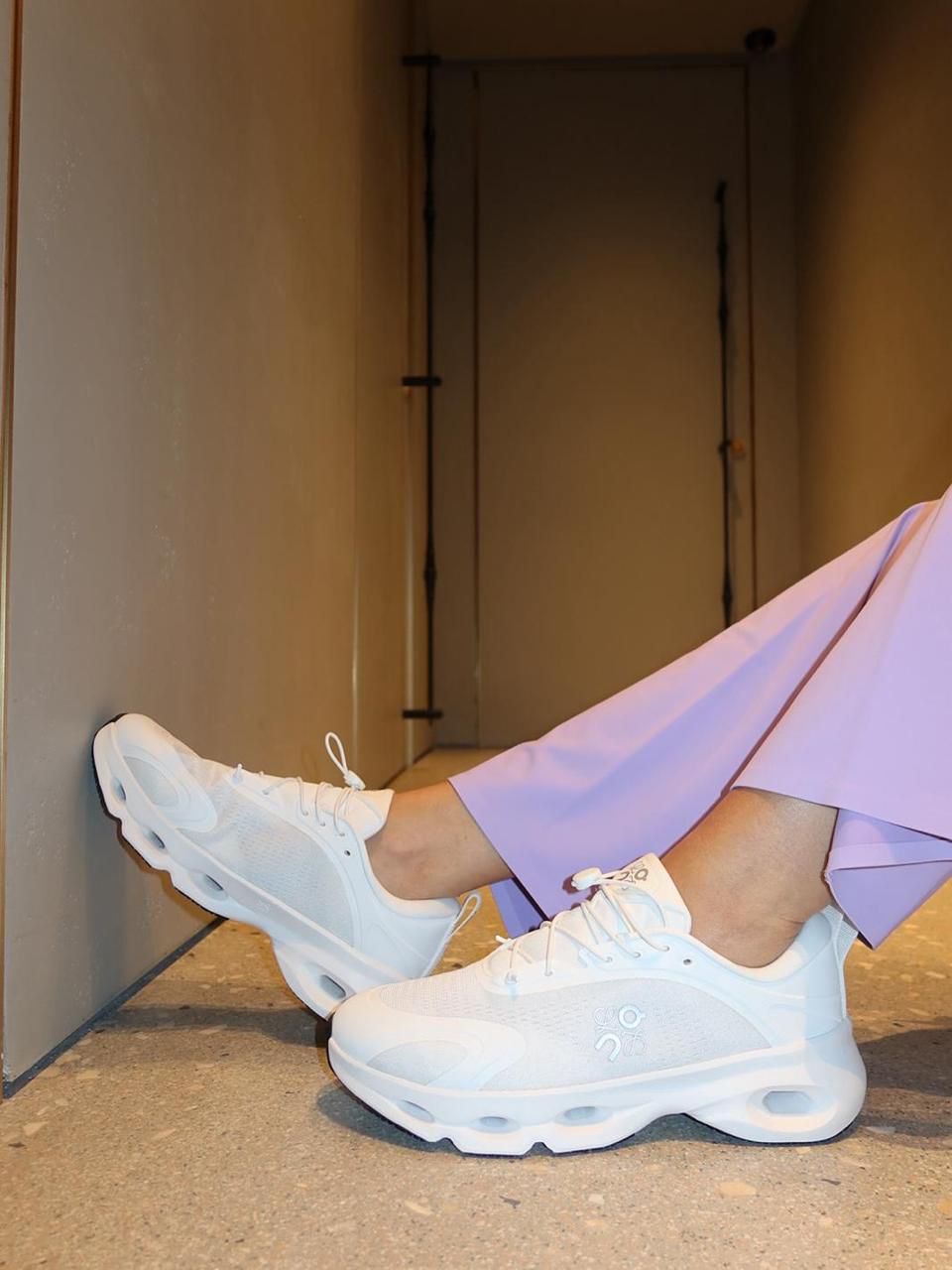 On Running Cloudsolo LOEWE White Light Grey,